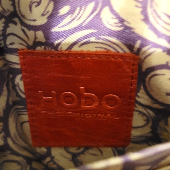 Unique HOBO The Original Burgandy Embossed with Brown Quilted Contrast Wallet - Picture 6 of 13